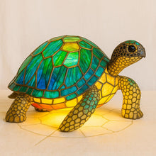 Lade das Bild in den Galerie-Viewer, LeuchtSchildkröte - handgefertigte Lampe, die Herzen erstrahlen lässt