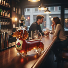 Lade das Bild in den Galerie-Viewer, Handgefertigte Flasche aus Glas in Hundeform – Hundeliebhaber lieben sie