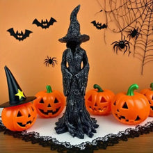 Lade das Bild in den Galerie-Viewer, SchattenHexe Statue - Die Schweigende Wächterin
