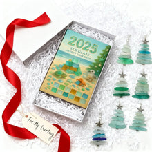 Lade das Bild in den Galerie-Viewer, Magischer Meerglas-Adventskalender – Jeden Tag ein echtes Fundstück
