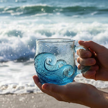 Lade das Bild in den Galerie-Viewer, Meeresklang – Handgefertigtes Glas mit Wellenstruktur
